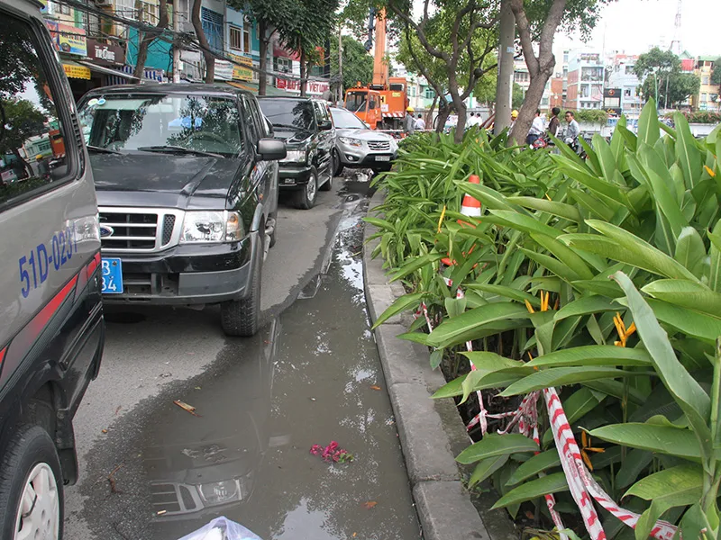 Các hiện trường hố sụt còn một hố sụt khác nhỏ hơn đã được cảnh báo